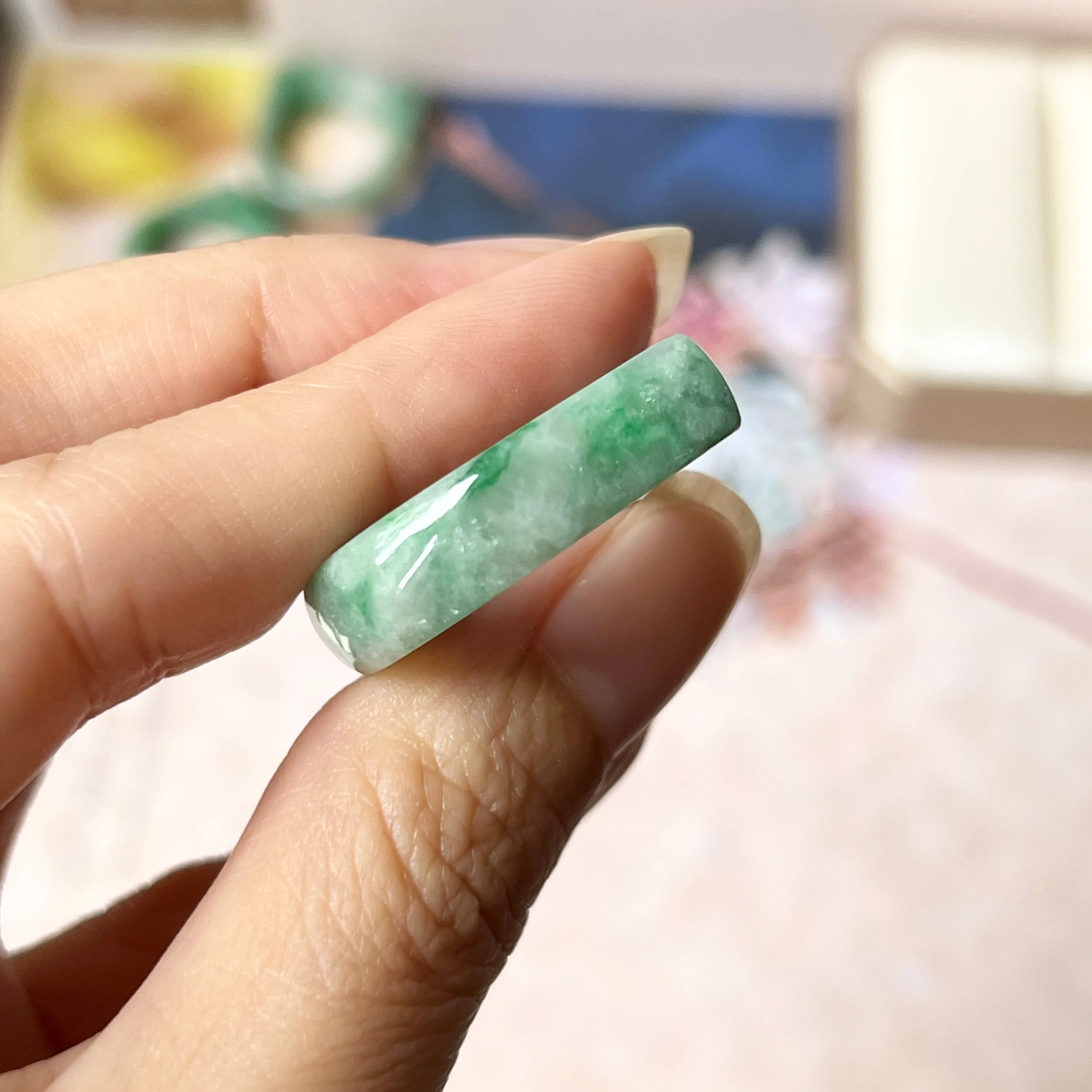 17mm A-Grade Natural Floral Imperial Jadeite Saddle Loaf Ring Band No.162340