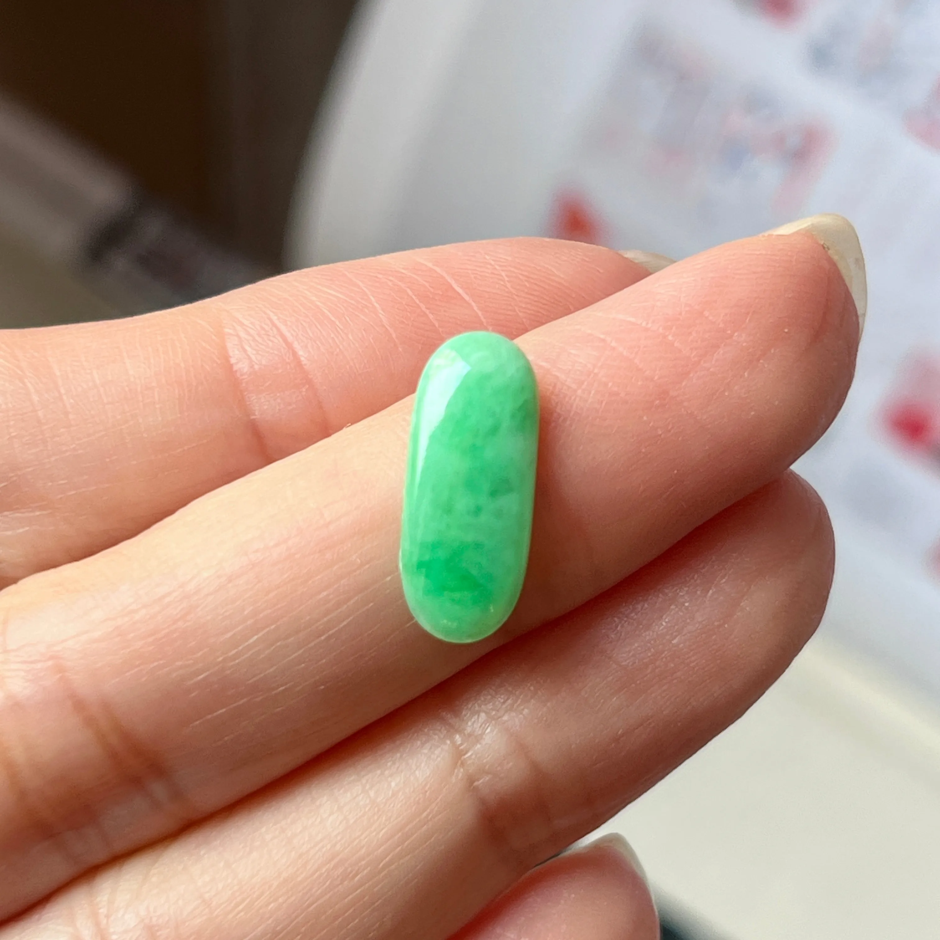 Natural A-Grade Apple Green Jadeite Saddle Piece, 3.15 cts, Item No.130424