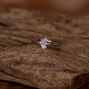 Bee Seamless Ring in White Gold