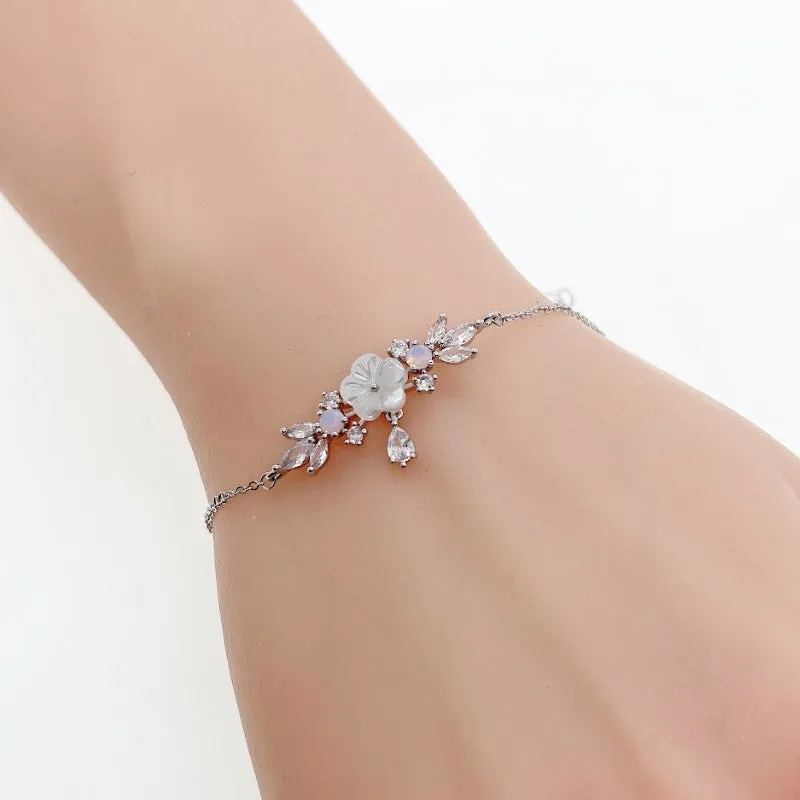 Flower Mother of Pearl Bracelet